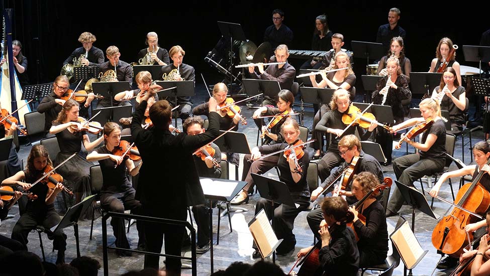 Münchner Schulmusik Orchester auf der Bühne der Reaktorhalle