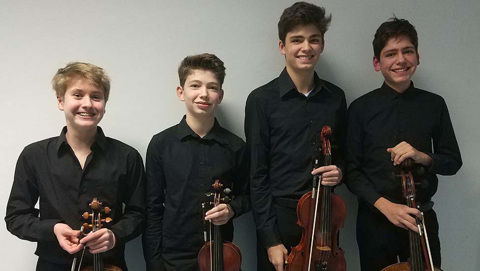 Die vier Mitglieder des Antonín-Quartetts, darunter die beiden HMTM-Jungstudenten Anton Carus und Konrad Gmelin.
