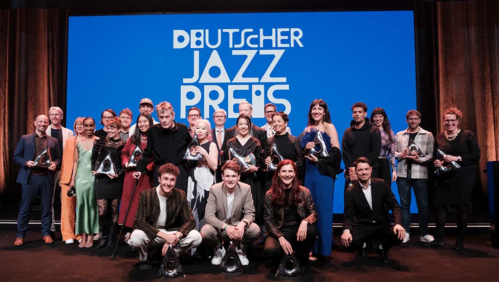 Gruppenfoto der Preisträgerinnen und Preisträger beim Deutschen Jazzpreis 2024