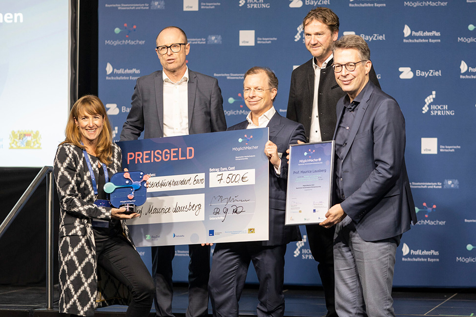 Gruppenbild von der Preisverleihung u.a. mit Prof. Dr. Maurice Lausberg, Dr. Christof Prechtl (vbw) und Staatsminister Markus Blume