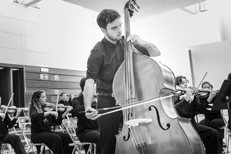 HMTM-Student Nuno Dionísio am Kontrabass