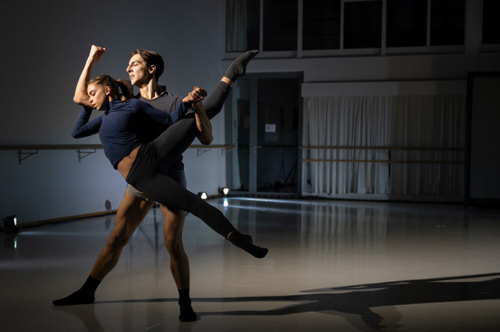 Foto von einem Tanzpaar beim Symposium in der Ballettakademie
