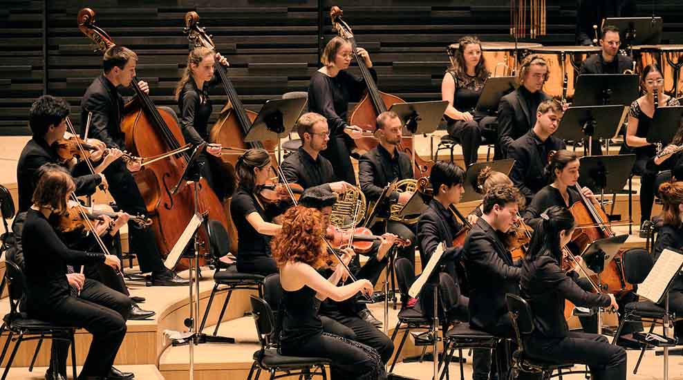 Foto von Musikerinnen und Musikern des Hochschulsymphonieorchesters der HMTM