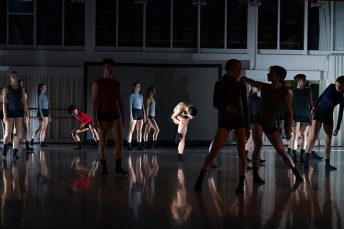 Foto von Tänzerinnen und Tänzern beim Symposium in der Ballettakademie