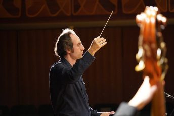 Foto von dem Dirigenten Mark Pogolski