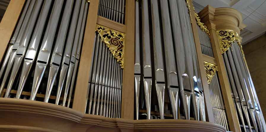 Foto einer großen Orgel