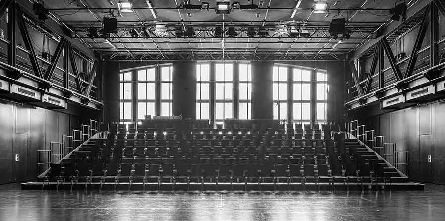 Foto von einem leeren Saal der Theaterakademie August Everding